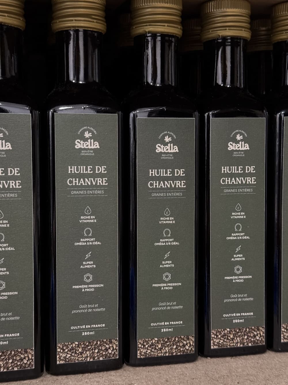 Huile vierge de chanvre issue de graines entières Stella Chanvre, pressée à froid en Alsace